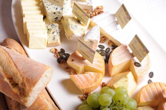 Käse schliesst den Magen