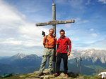 Senior Chef Reinhard mit Wanderführer Wolfgang am Gipfel des Schobers