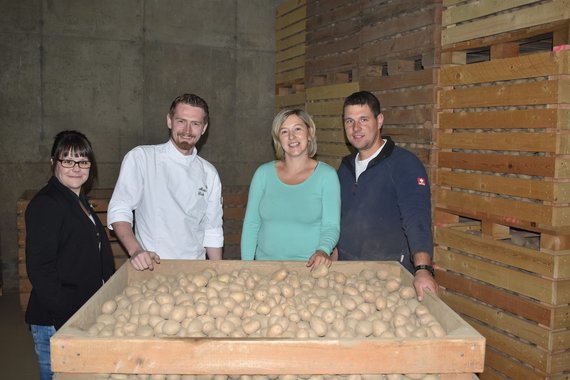 Direktionsassistentin Susanne, Küchenchef Martin, Familie Gindl