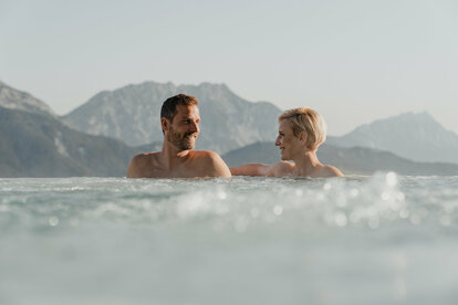 Unser neuer Luxury Infinity Whirlpool bietet Ihnen eine einzigartige Fotokulisse